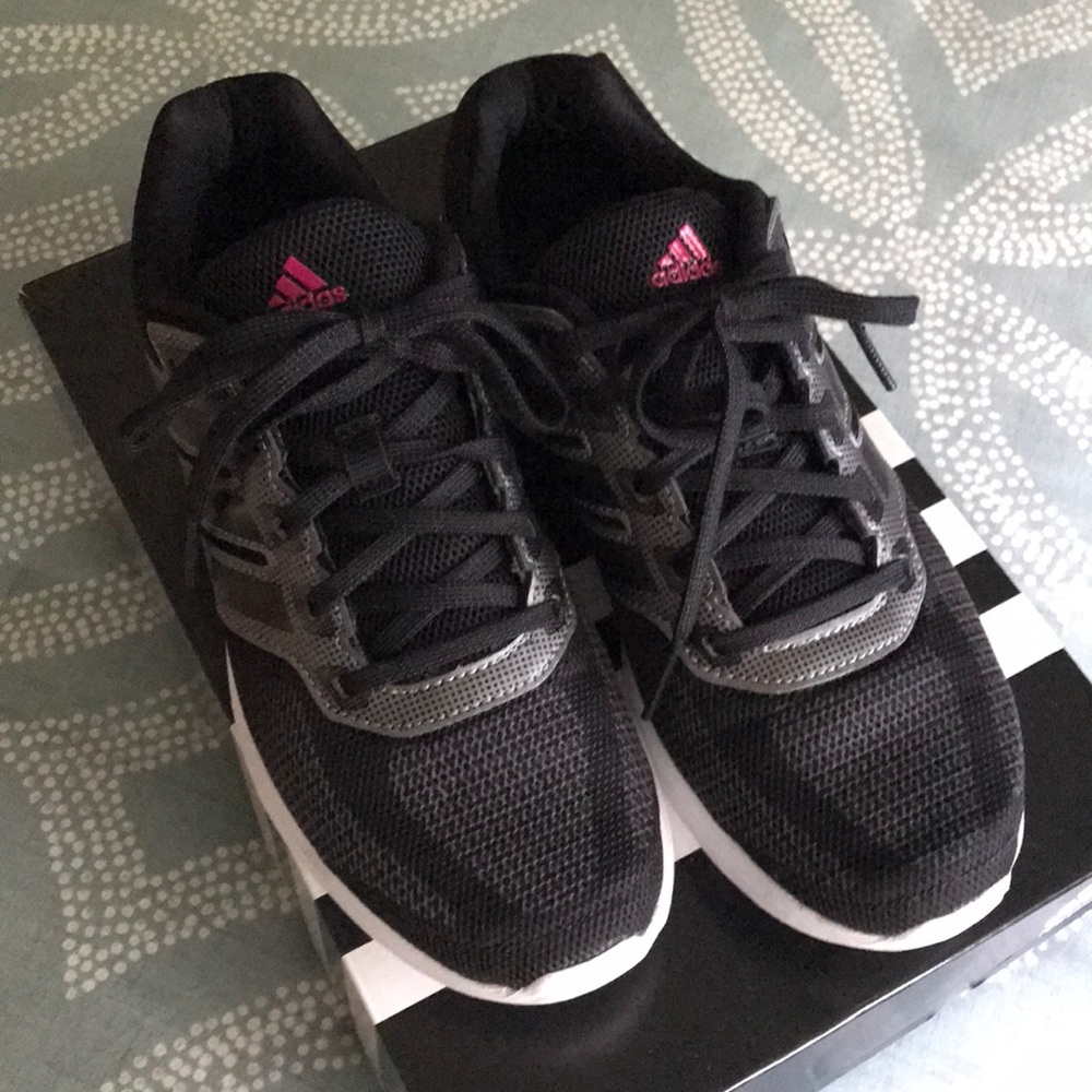 Adidas sneakers size 7.
